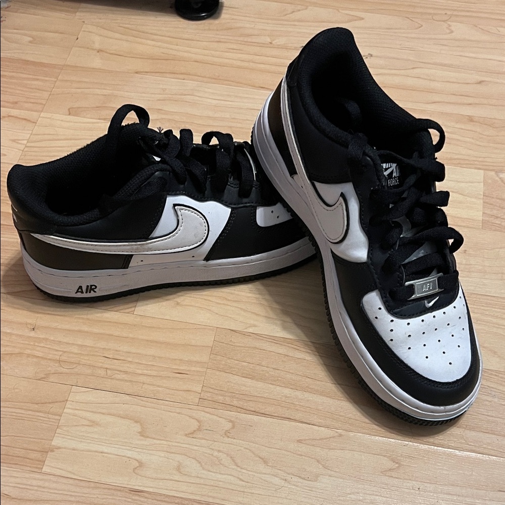 Big kids size 4.5 Nike Air Force 1 LV8 2